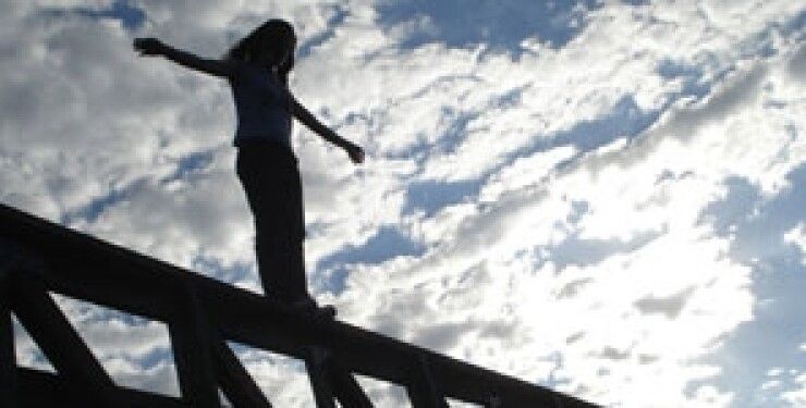 У Запоріжжі намагались врятувати жінку, яка хотіла стрибнути з мосту - відео