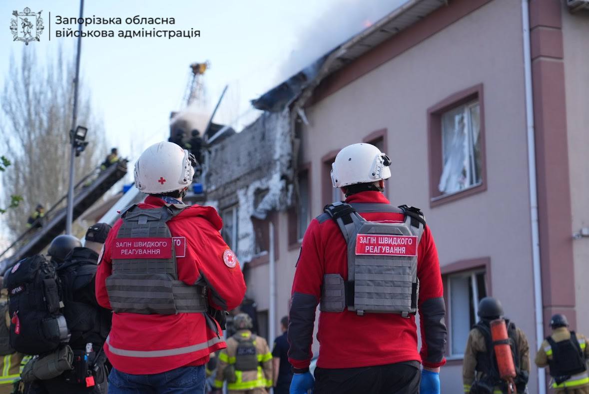 «Встигли тільки впасти на підлогу»: очевидці розповіли про удар БпЛА по Запоріжжю (фото)