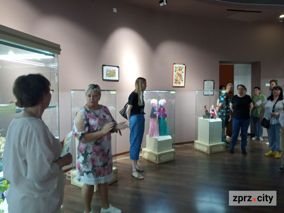 Красуні і чудовиська - у Запоріжжі відкрили виставку ляльок ручної роботи (фото)
