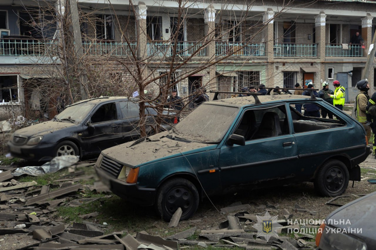 Сьогодні вдень ворог завдав чотири удари по Запоріжжю і Запорізькому району - одну авіабомбу скинув поблизу гімназії