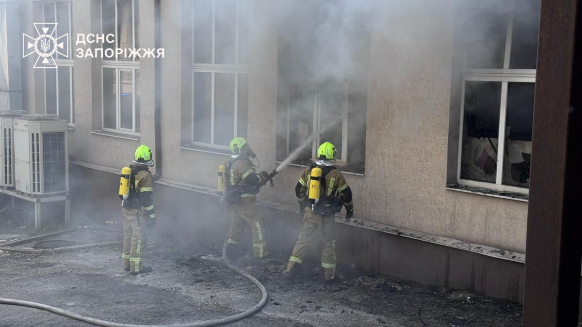 4 травня у Запоріжжі в двоповерховій будівлі спалахнуло електрообладнання, постраждав чоловік