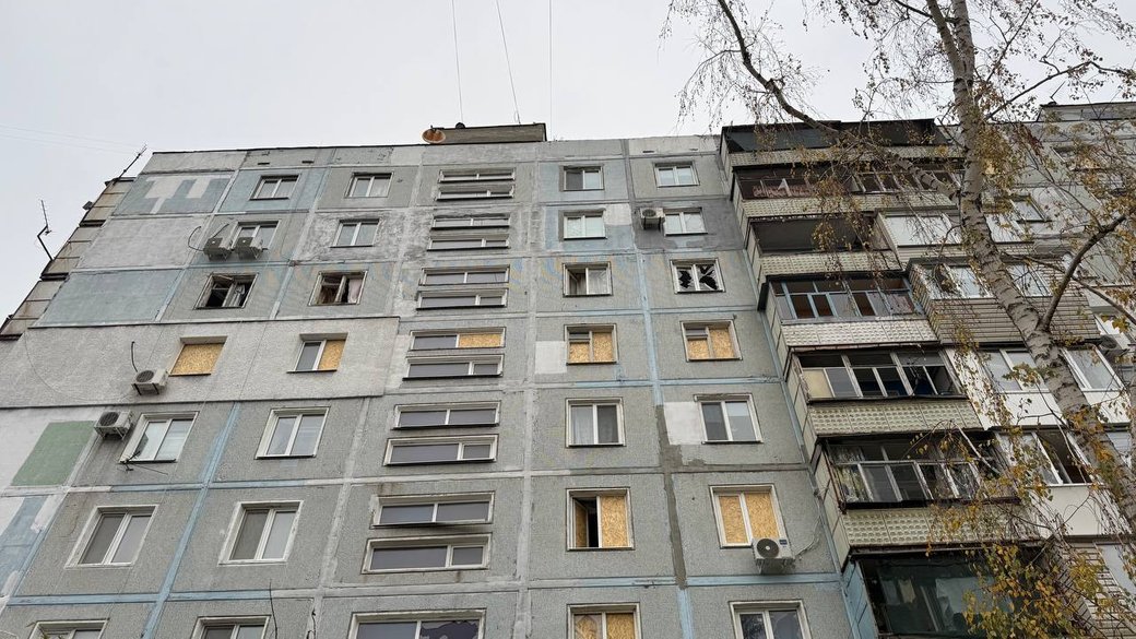 "Здавалося, що просто будинок сиплеться" - у Запоріжжі очевидці розповіли про пережиті хвилини жаху та наслідки атаки (фото)