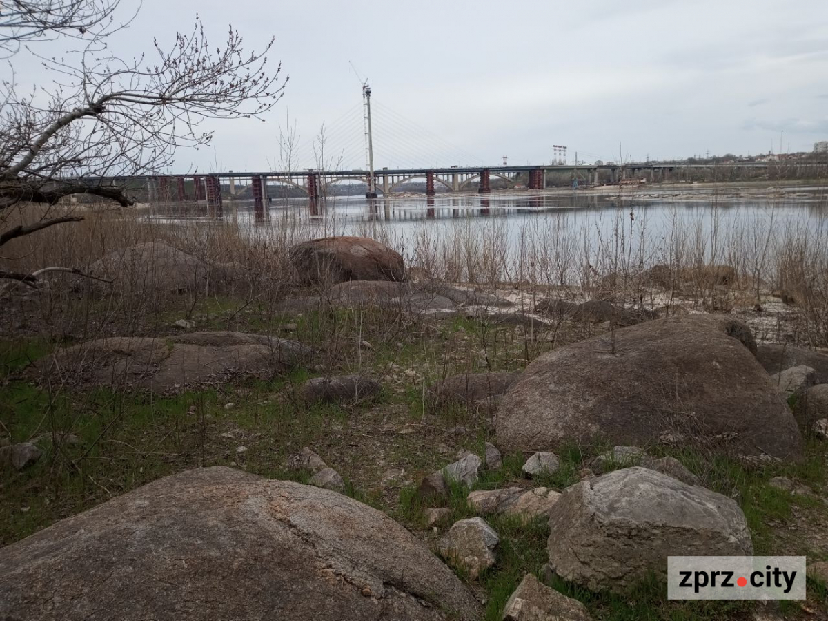 Води стало більше: як виглядає узбережжя Хортиці на початку квітня