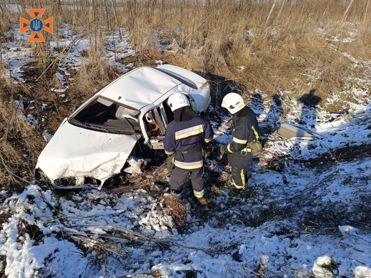 На трасі в Запорізькому районі зіткнулися два автомобілі - є загиблі, травмована дитина