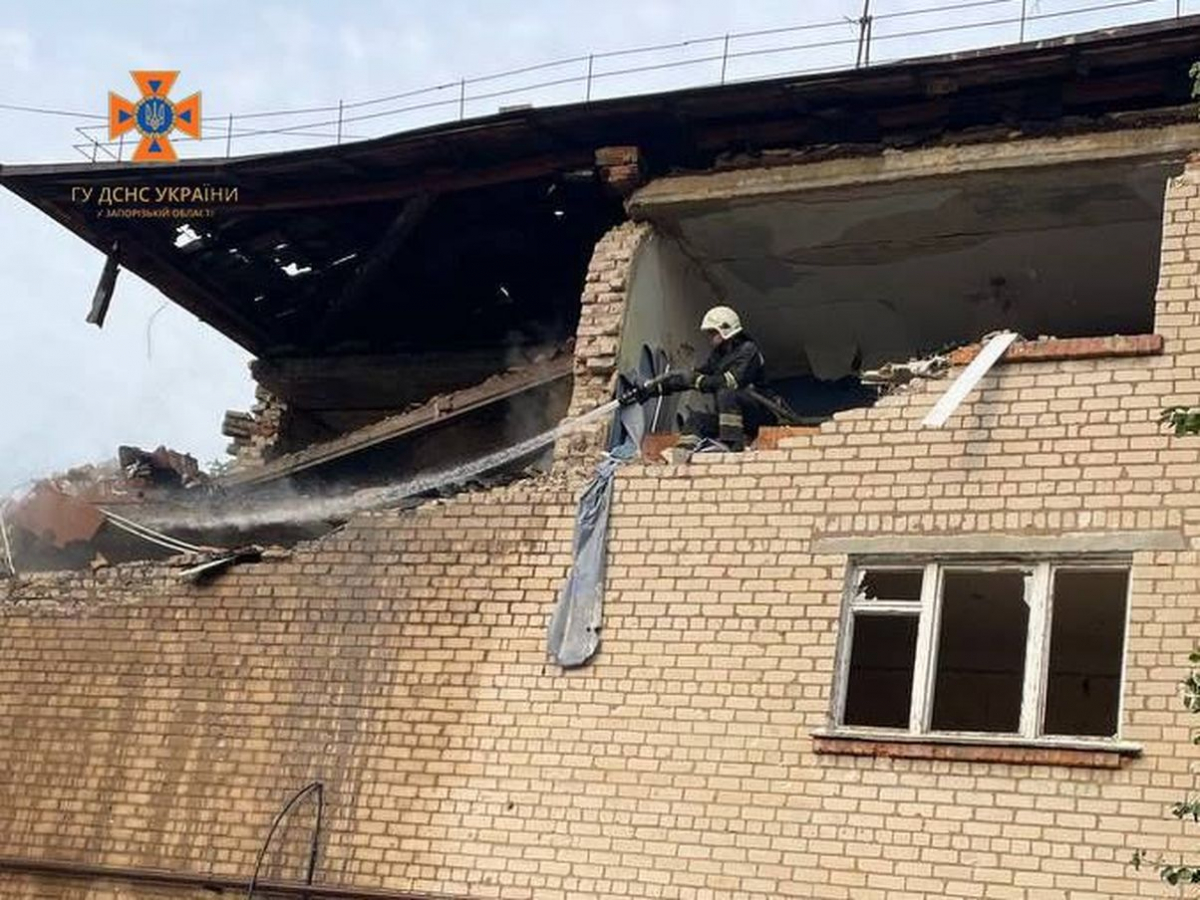 У Гуляйполі загорівся триповерховий будинок - які наслідки ворожих обстрілів у Запорізькій області