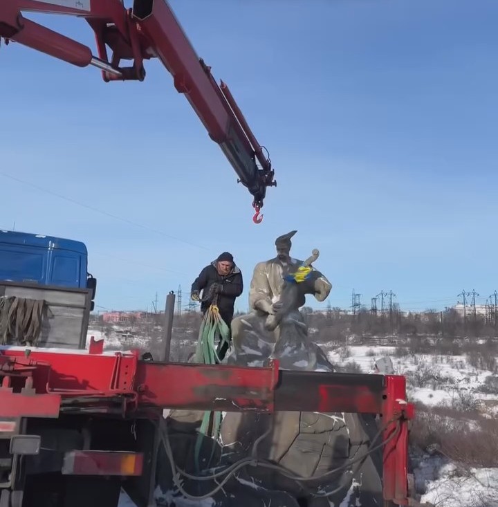 Символ свободи та пам’яті: у Запоріжжі на Хортиці з'явилася нова скульптура (відео)