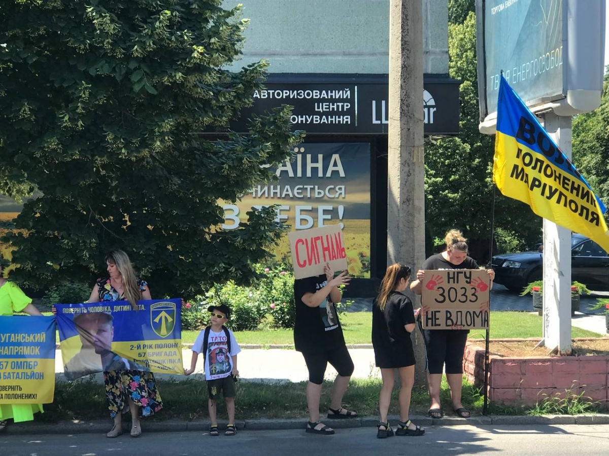 «Всіх люблю, чекаю на повернення» -  у Запоріжжі родичі військовополонених провели чергову акцію на їх підтримку