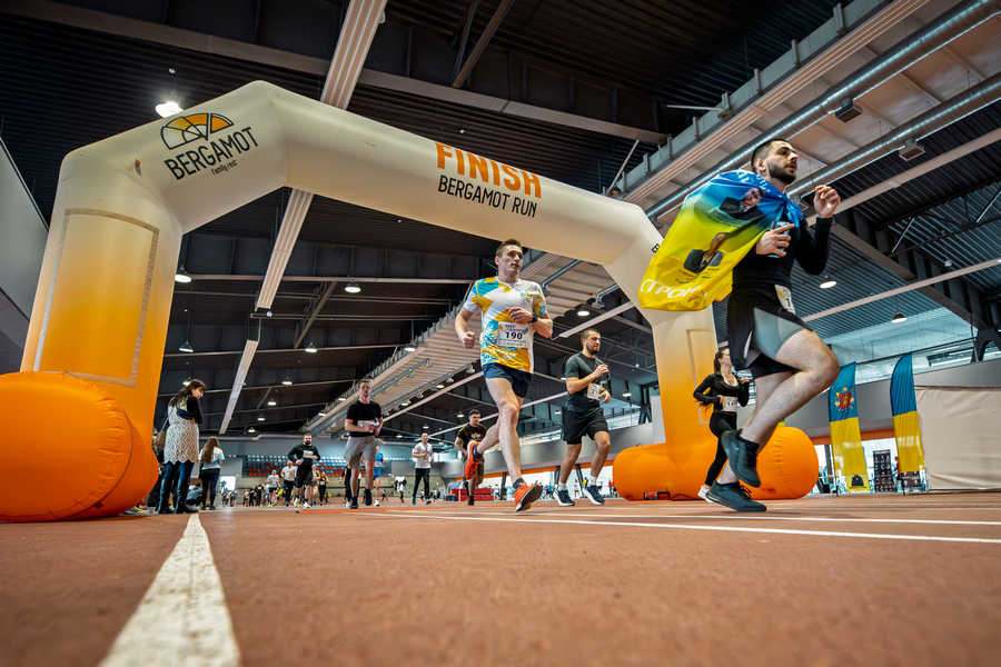 Забіг пам’яті поліцейських об’єднав сотні людей – у Запоріжжі вшанували загиблих правоохоронців (фото, відео)