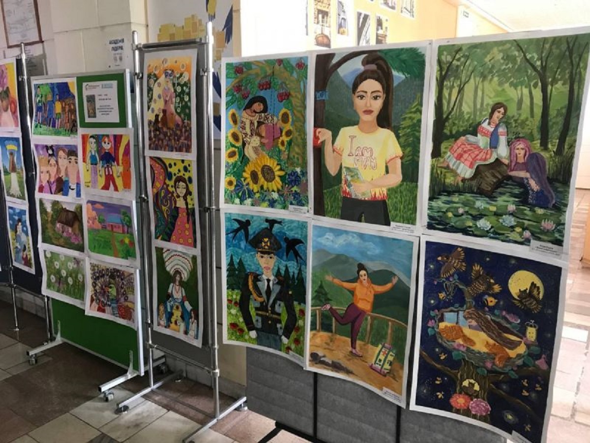 Нові молоді таланти - у Запоріжжі до дня захисту дітей відкрилася виставка малюнків