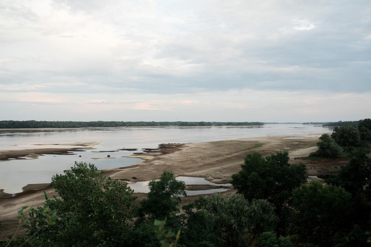 Майже місяць катастрофи: як виглядає берег Дніпра в Запоріжжі після підриву Каховської ГЕС - фото