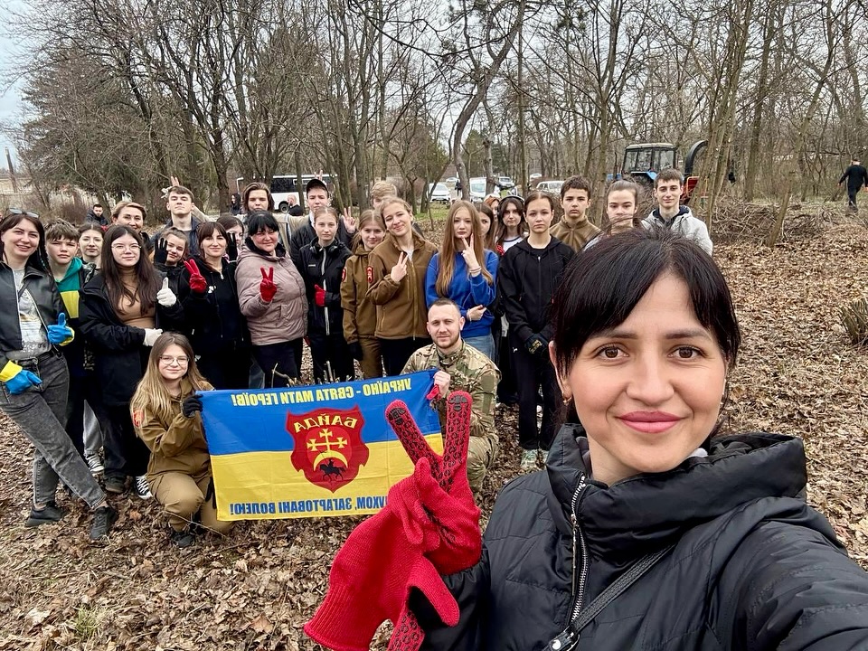 Запорізькі активісти очистили територію на Хортиці для облаштування меморіального парку (фото)