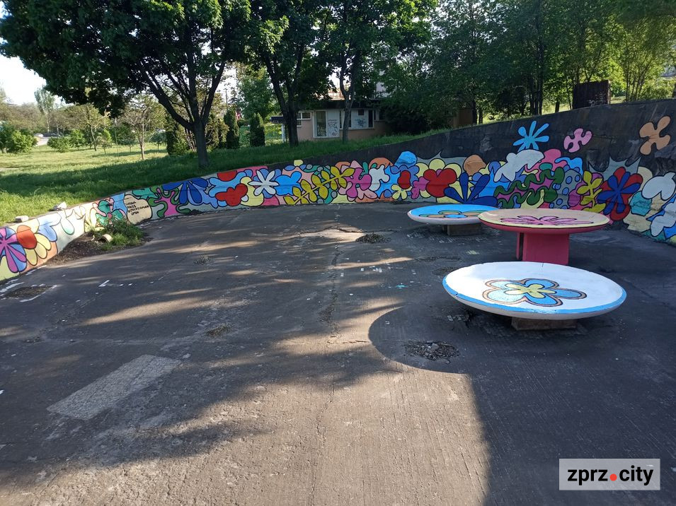 Художники розписали непрацюючий фонтан у запорізькому парку - як він зараз виглядає