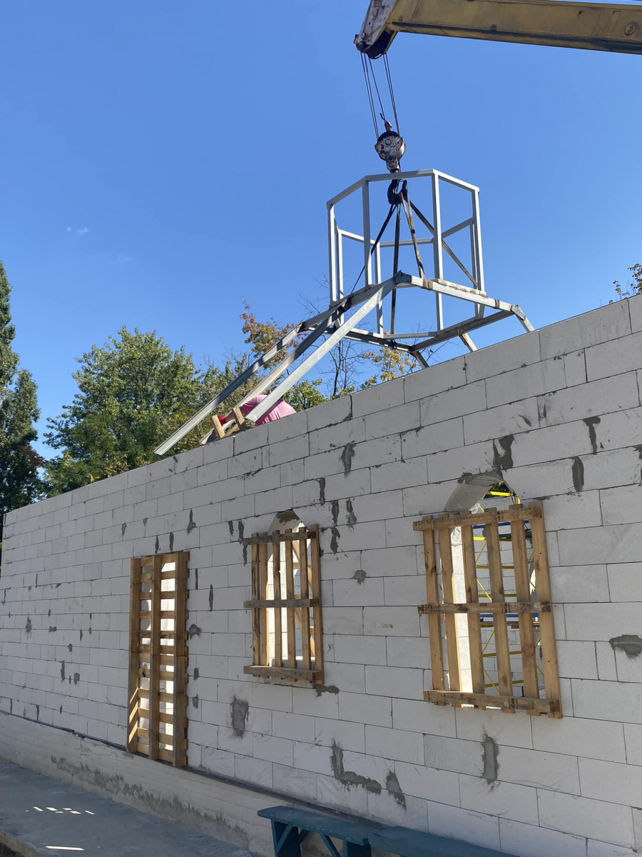 У Запоріжжі відновлюють зруйновану російською ракетою церкву - фото