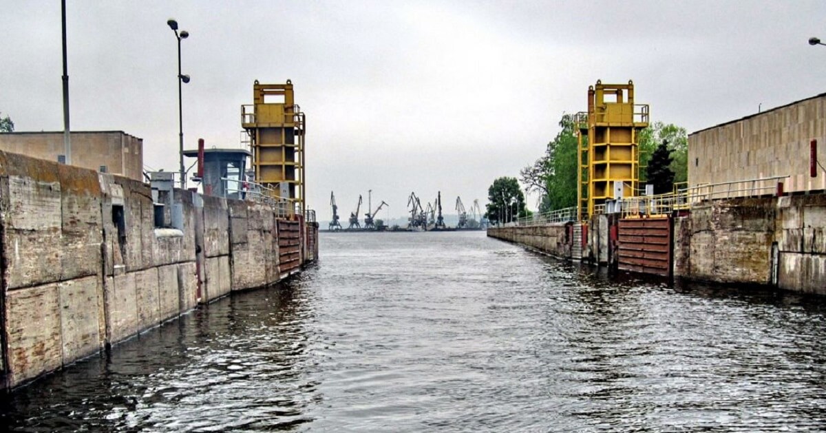 У Запоріжжі падає рівень води в шлюзі: судноплавство доведеться припинити