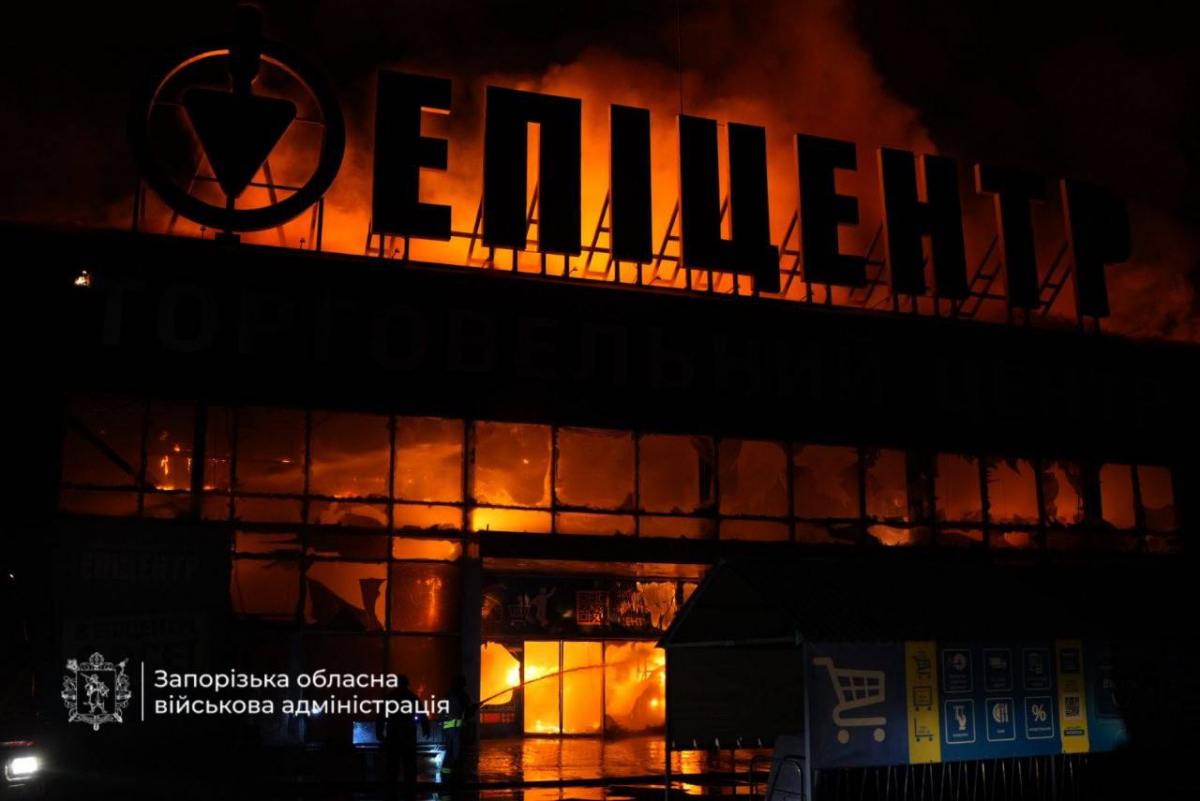 У Запоріжжі вночі росіяни вдарили по «Епіцентру» в Хортицькому районі