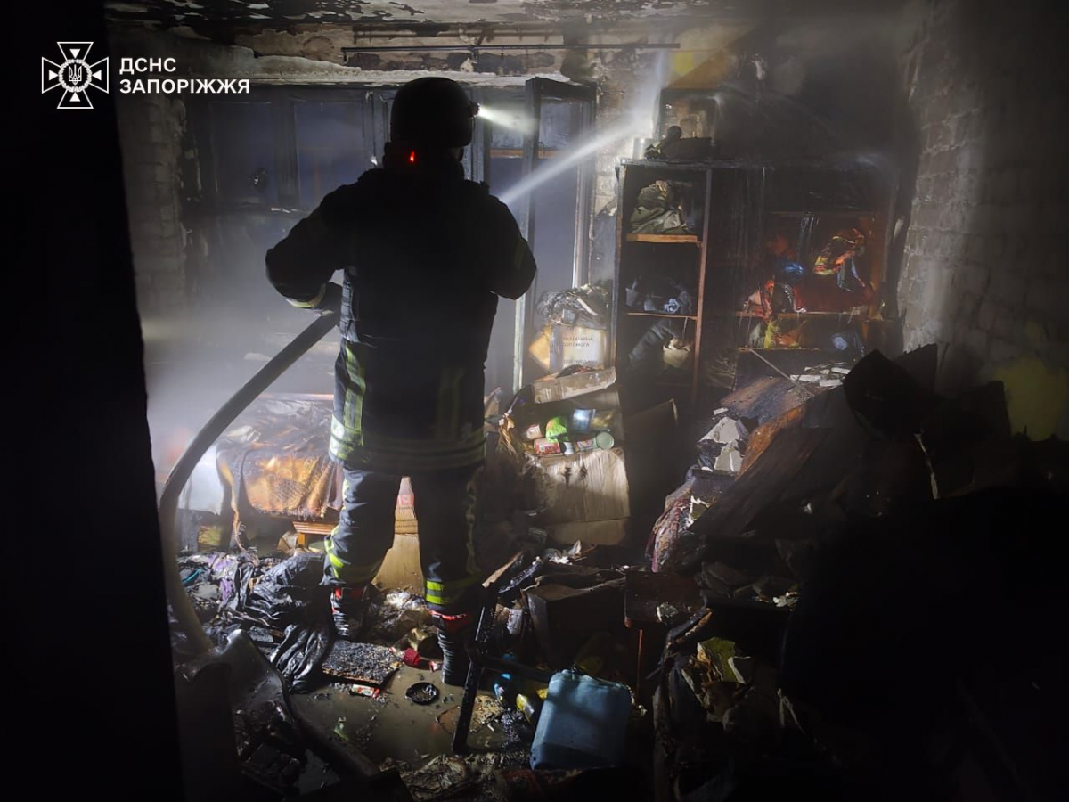 Необережне паління ледь не коштувало життя: у Запорізькому районі з пожежі врятували трьох людей