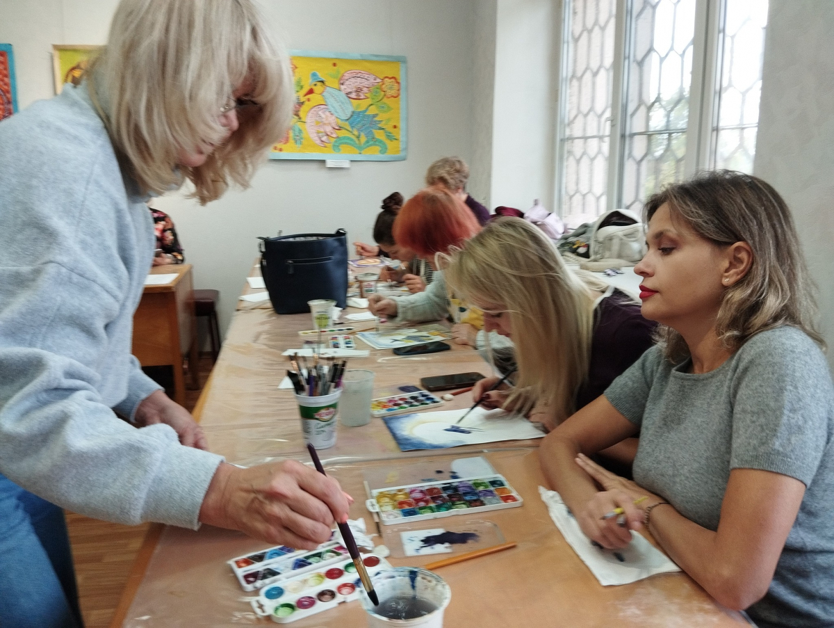 Малювання нитками - у запорізьких закладах культури проведуть цікаві майстер-класи