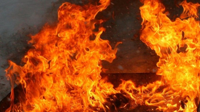 У Запоріжжі жінка самостійно намагалась загасити пожежу у квартирі - чим це скінчилось  