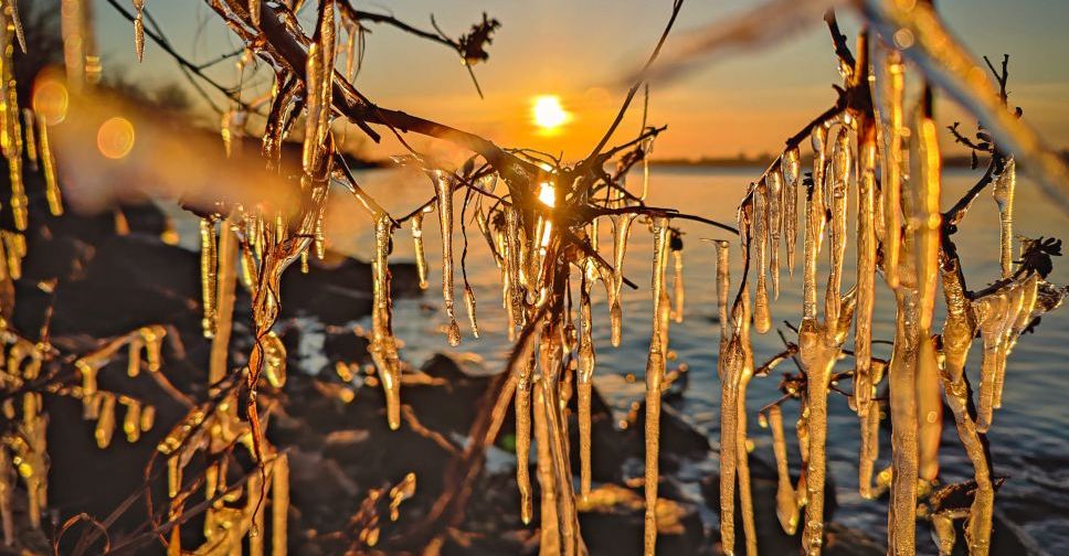 У Запоріжжі на березі Дніпра з'явився перший лід - фото