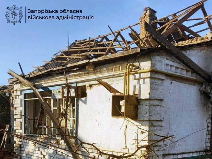 Окупанти вдарили по будинку — у Запорізькому районі внаслідок атаки дрона постраждала літня жінка