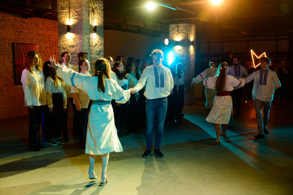 Свято з важливою метою: в Запоріжжі провели новорічний бал на підтримку захисників (фото, відео)