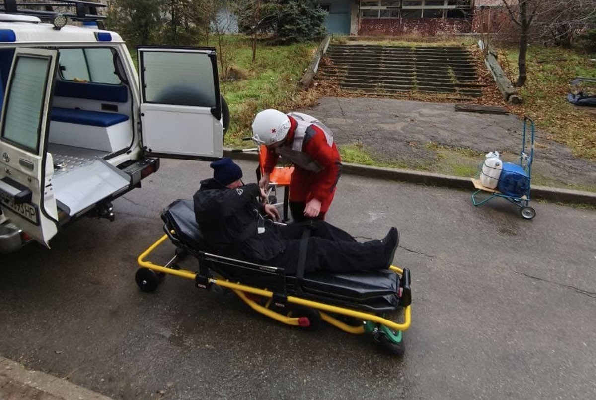 З прифронтового Степногірська евакуювали маломобільного чоловіка (фото)