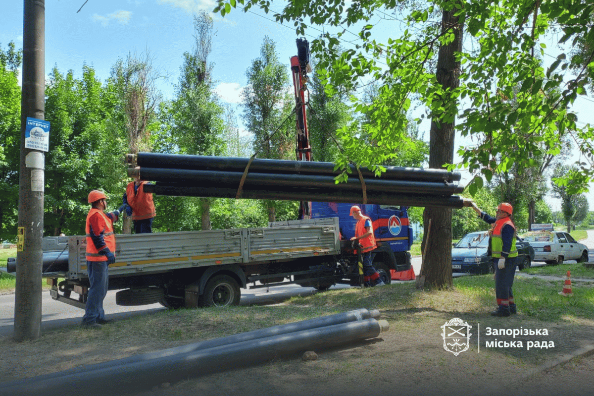 "На фінальному етапі" - у Запоріжжі ремонтують тепломережу для двох тисяч мешканців (фото, відео)