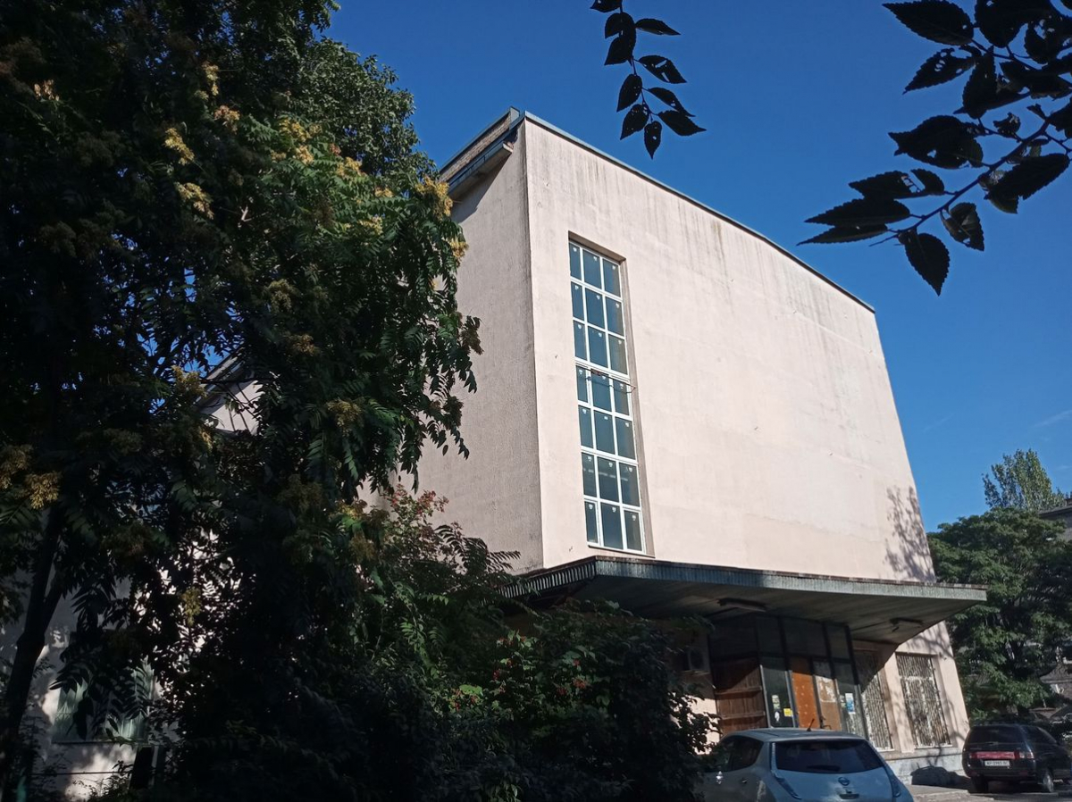 Головний корпус Запорізького обласного художнього музею, який закритий для відвідувань багато років. Фото Світлани Олійник