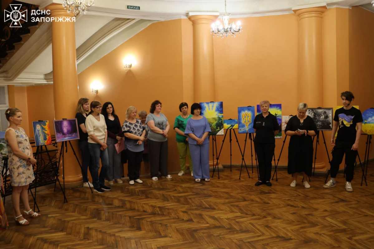 У запорізькому музеї відкрилась виставка юного художника-благодійника з Бердянська (фото)