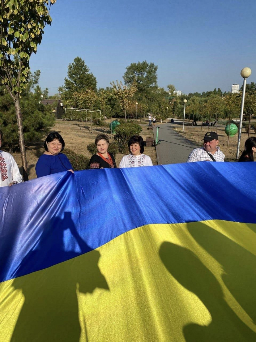 У запорізькому парку розгорнули стометровий прапор - фото