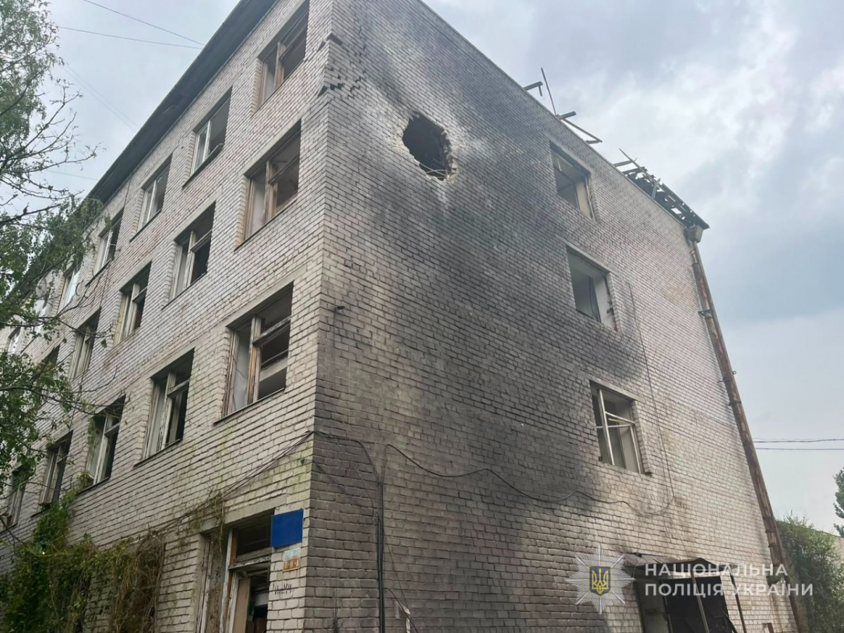Загинув чоловік, постраждали десятки людей, спалахнули масштабні пожежі - наслідки ворожих атак по Запоріжжю  (фото)