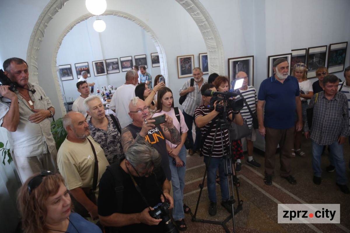 "Не очікував, що історія України буде настільки художньо інтерпретована" – у Запоріжжі відкрили незвичайну фотовиставку до Дня Незалежності