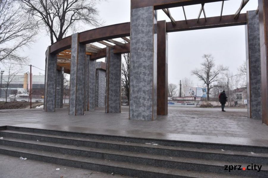 Вход в центральный парк Запорожья изменили до неузнаваемости - фото