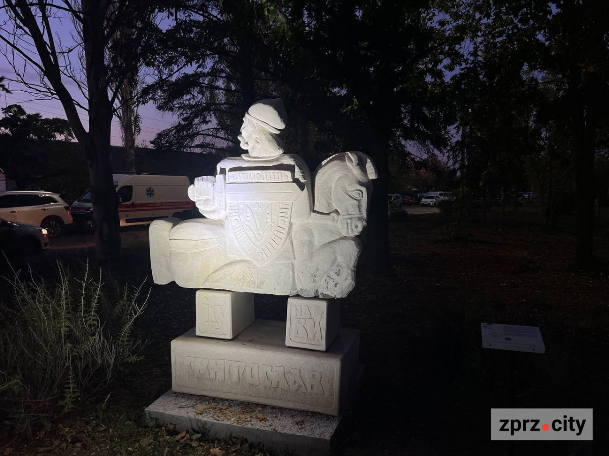 Понад 400 іменних дерев і «Коло пам’яті»: на Хортиці відкрили Парк Честі (фото)