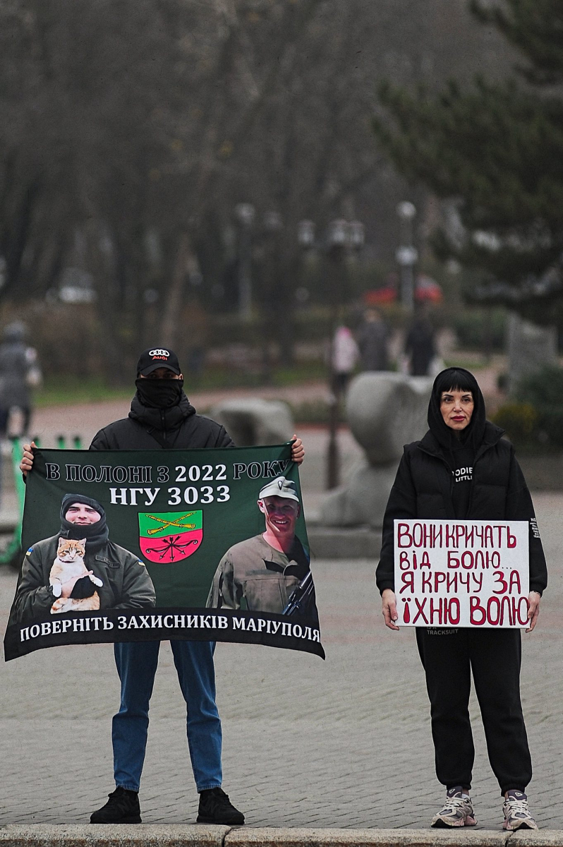 "Наш біль і наша надія" - у Запоріжжі провели автопробіг та акцію на підтримку військовополонених (фото)