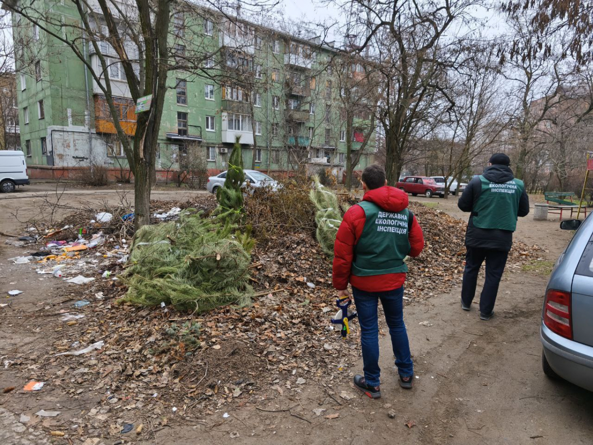 Побачили у соцмережах – у Запоріжжі екоінспектори виявили незаконне сміттєзвалище