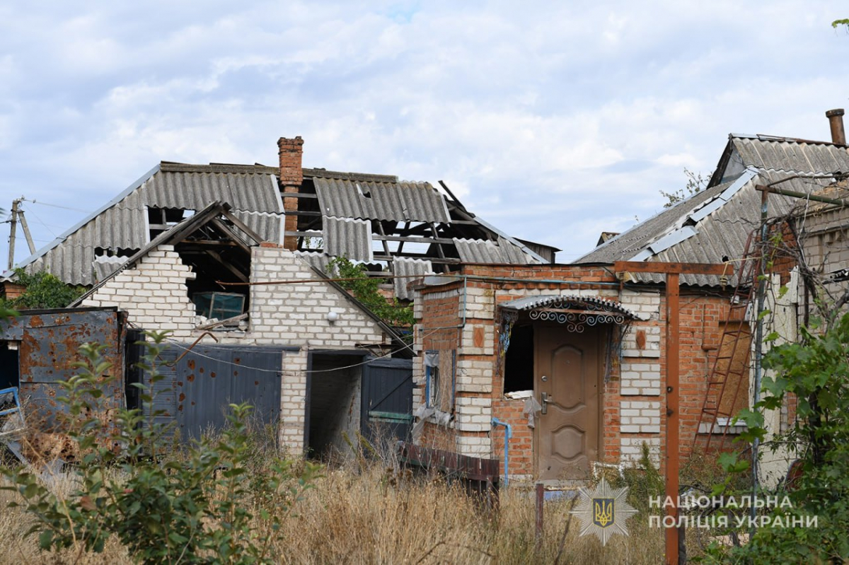 Під час ворожої атаки Запорізької області поранена людина - наслідки обстрілів