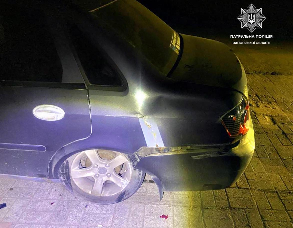 Під час комендантської години запорізькі поліцейські затримали п'яну водійку на розбитому авто – що вона встигла наробити