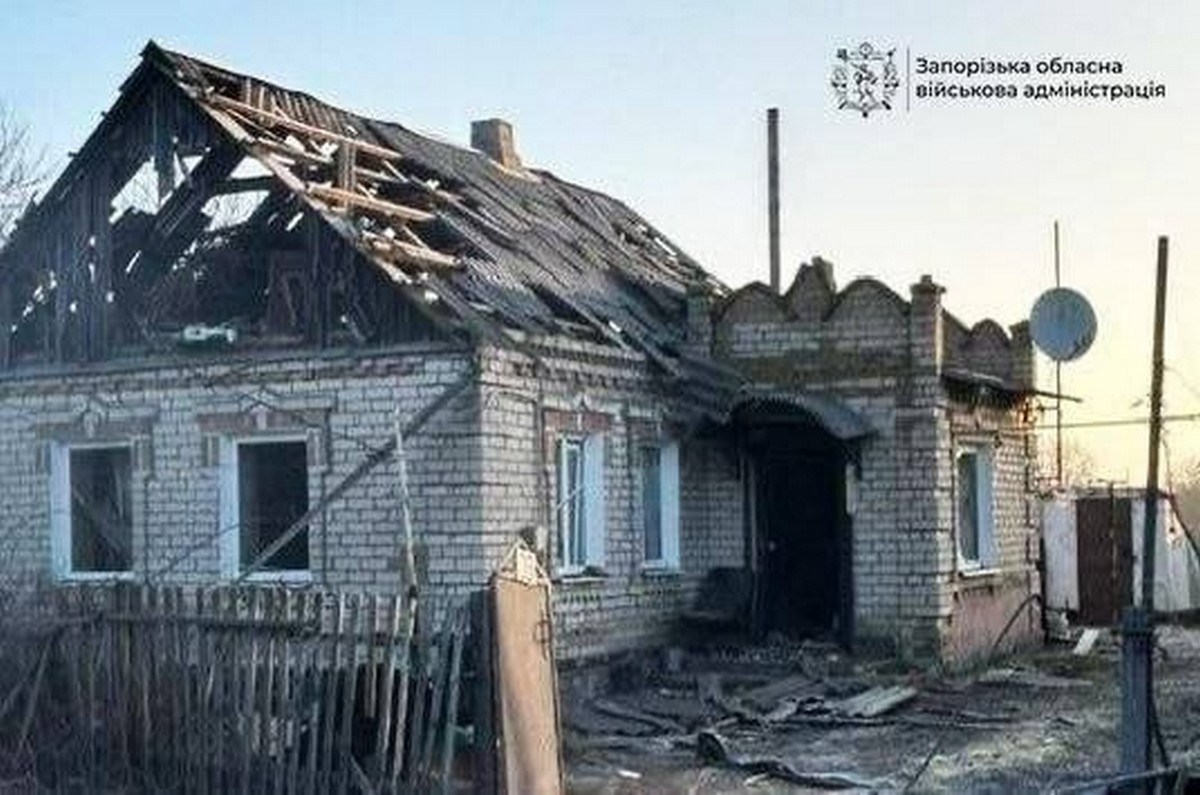 Росіяни вдарили дроном по маршрутці на Запоріжжі: є загиблий і поранені, фото: ЗОВА