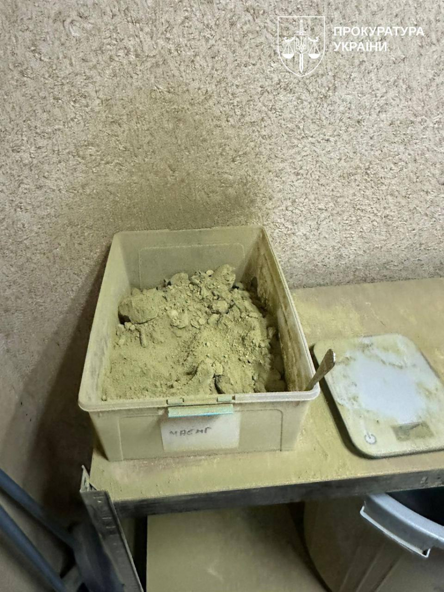 «Родинна справа»: мешканець Запоріжжя організував масштабну схему контрабанди та збуту забороненого наркотичного засобу (фото)