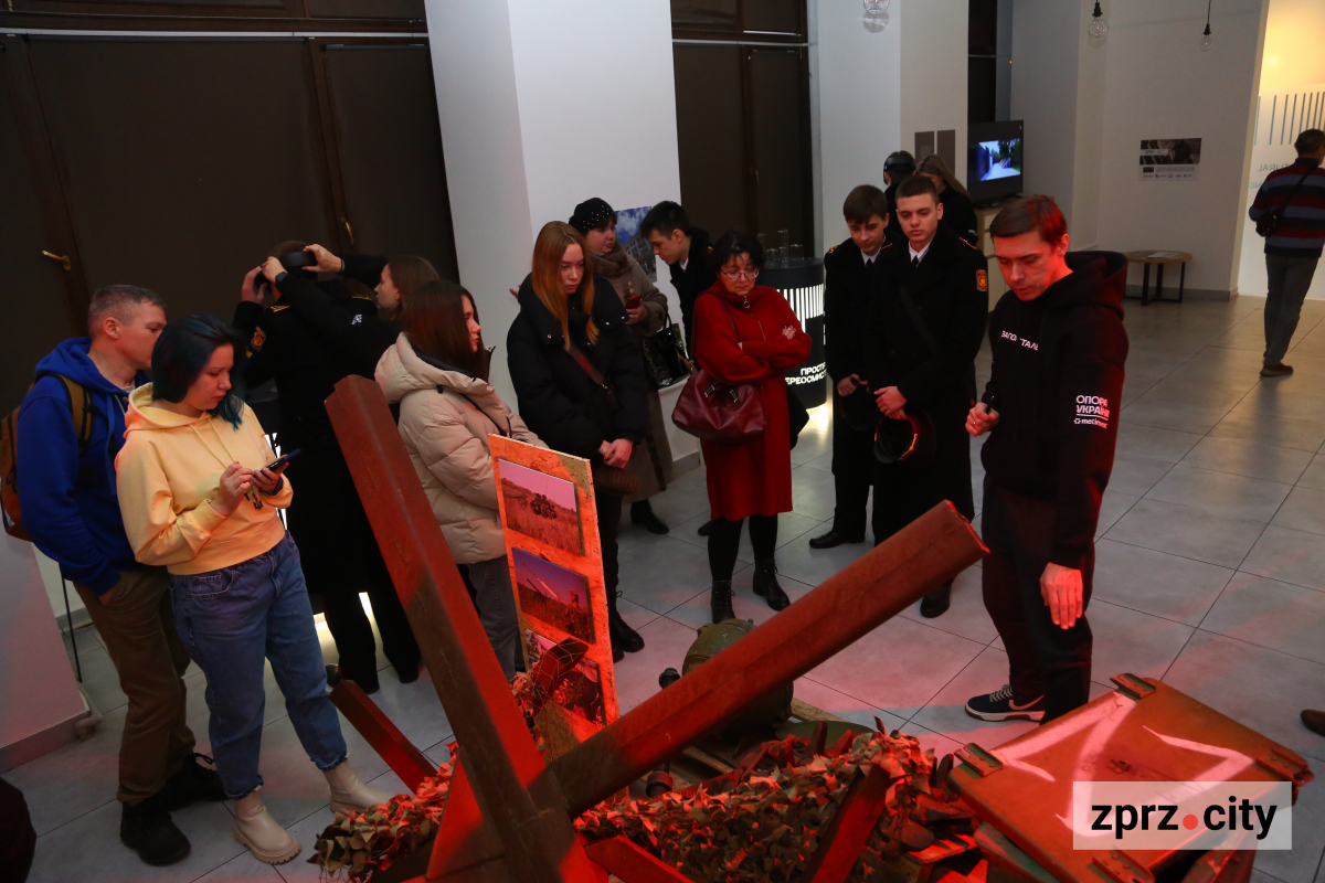 У Запоріжжі відомий історик провів виставку у віртуальній реальності – фото