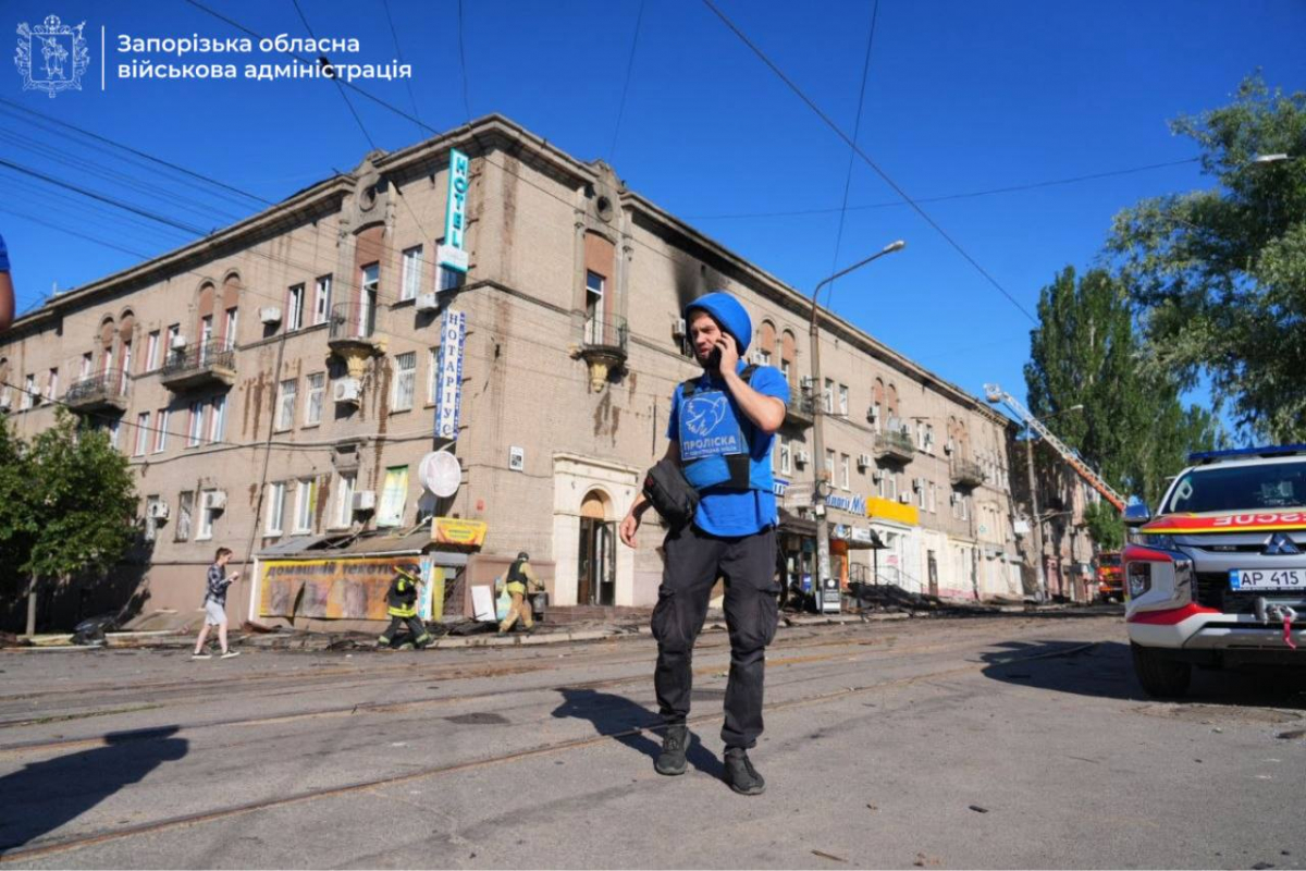 Запоріжжя оговтується після ударів БпЛА: які руйнування зафіксували у двох районах міста (фото, відео)