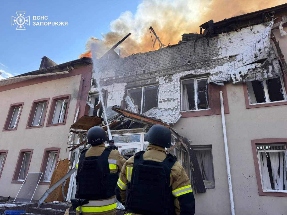 «Встигли тільки впасти на підлогу»: очевидці розповіли про удар БпЛА по Запоріжжю (фото)