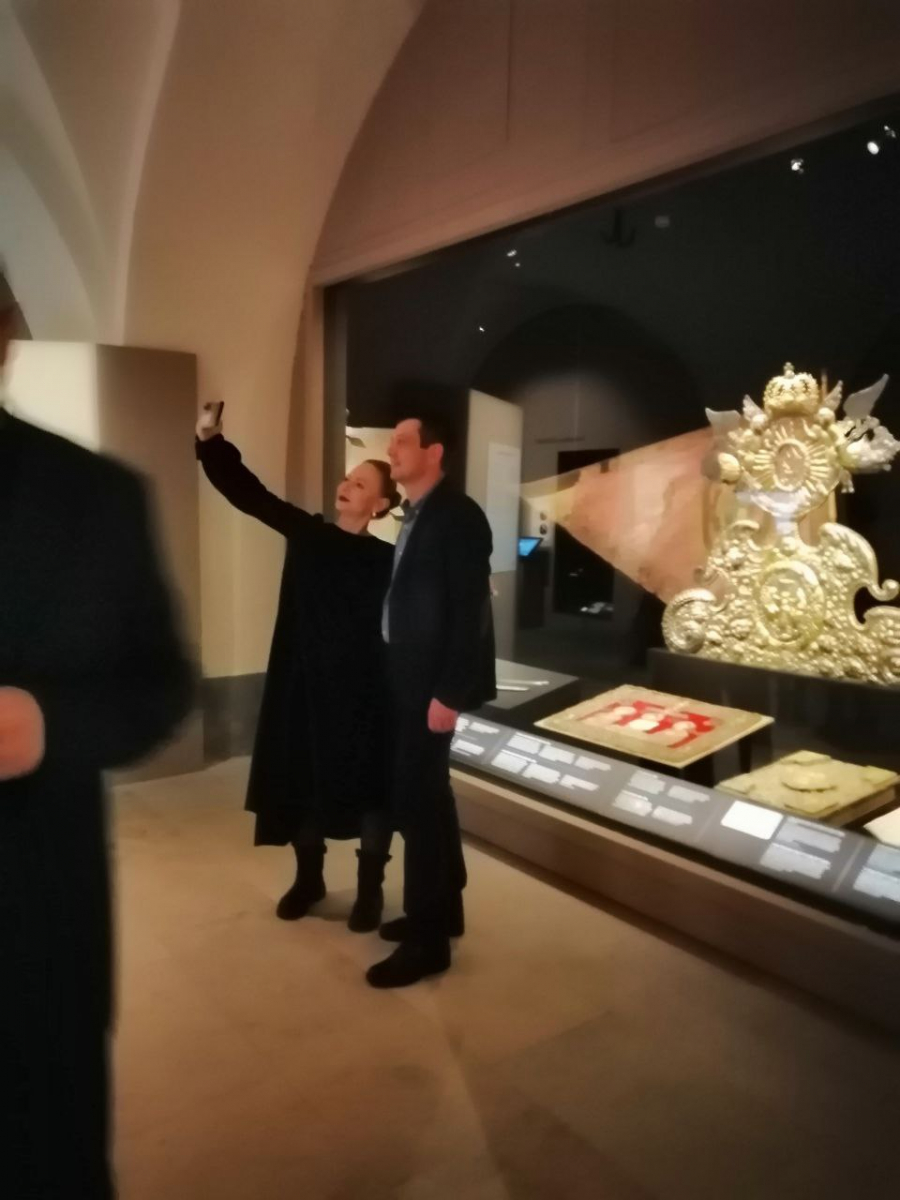 Запорізькі музейники презентували експонати королівській родині у Швеції - ексклюзивні подробиці, фото