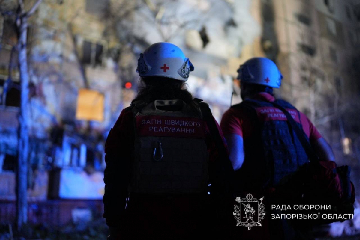 Вночі ворог атакував Запоріжжя - є постраждали, пошкоджені багатоповерхівки, торговий центр та виш (фото, відео)