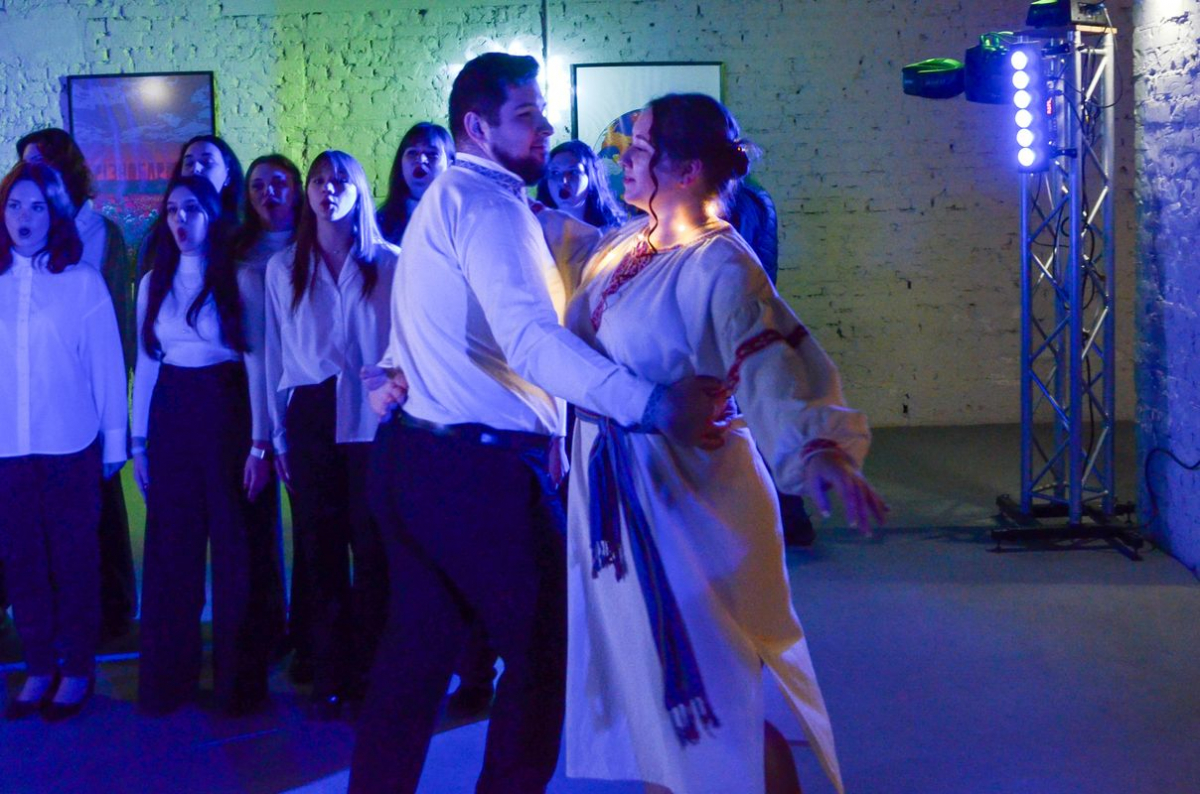 Свято з важливою метою: в Запоріжжі провели новорічний бал на підтримку захисників (фото, відео)