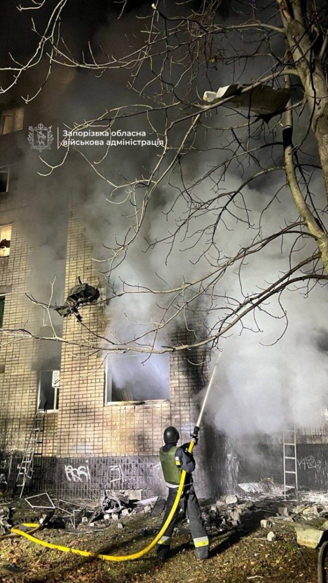 Поранення, руйнування, пожежі: вночі Запоріжжя зазнало масованої атаки ворожих дронів - що відомо про наслідки