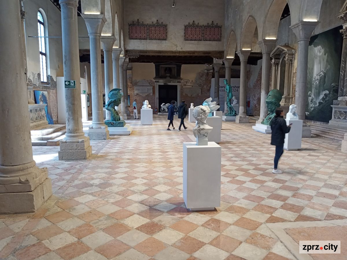 Запоріжанка побачила альтернативну реальність у церкві Венеції – незвичайні скульптури Даніеля Аршама