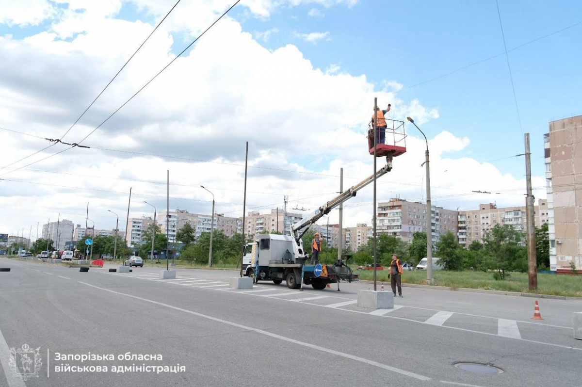 У Запоріжжі встановлюють антидронові сітки на зупинках через атаки БпЛА