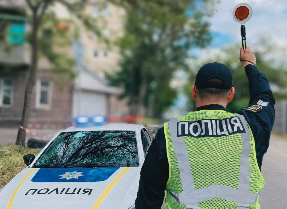 Висадив пасажирів посеред дороги - у Запоріжжі водія маршрутки спіймали на грубому порушенні правил зупинки (фото, відео)
